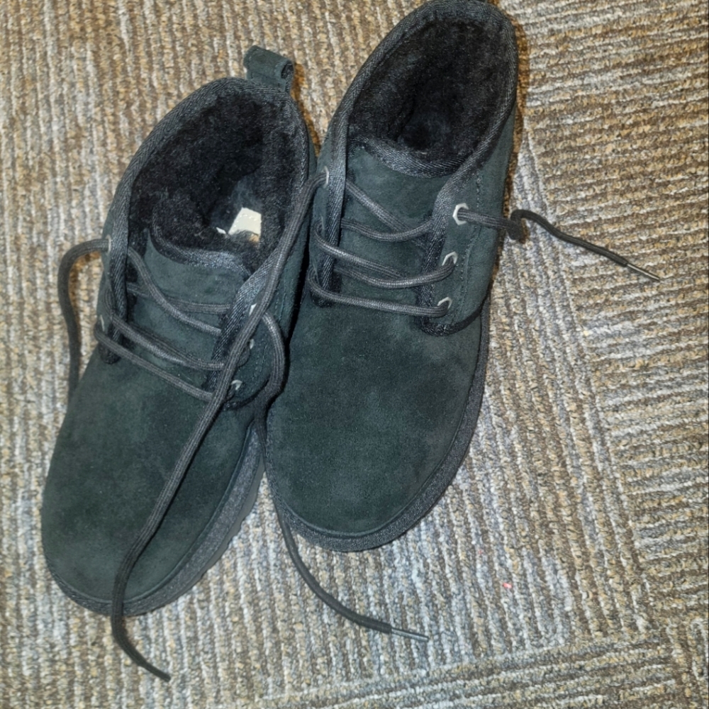 WOMENS NEUMEL UGGS Size 7